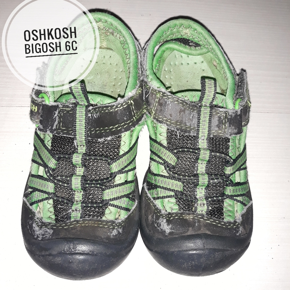 Oshkosh biggish children size 6 sandals